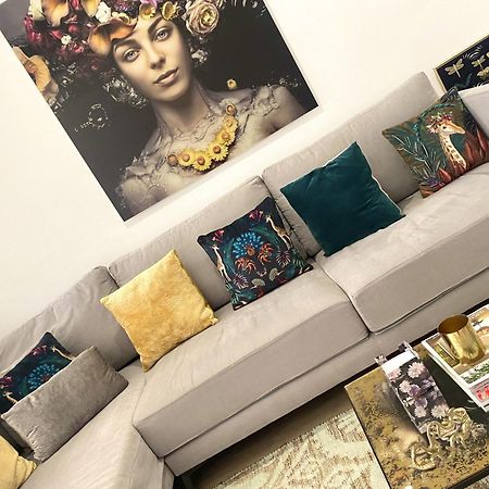 Barcelona Chic Apartments- Free Parking - 10 Min From Bcn City Centre By Metro Exteriér fotografie