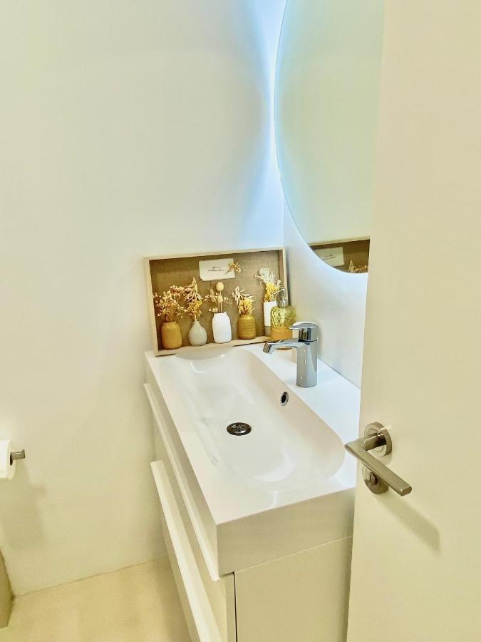 Barcelona Chic Apartments- Free Parking - 10 Min From Bcn City Centre By Metro Exteriér fotografie