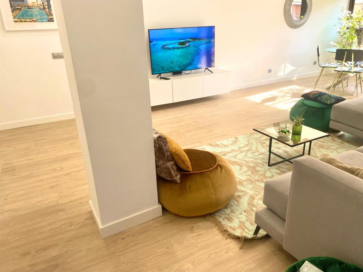 Barcelona Chic Apartments- Free Parking - 10 Min From Bcn City Centre By Metro Exteriér fotografie