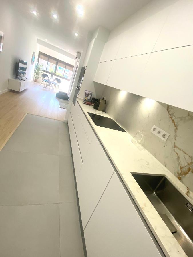 Barcelona Chic Apartments- Free Parking - 10 Min From Bcn City Centre By Metro Exteriér fotografie