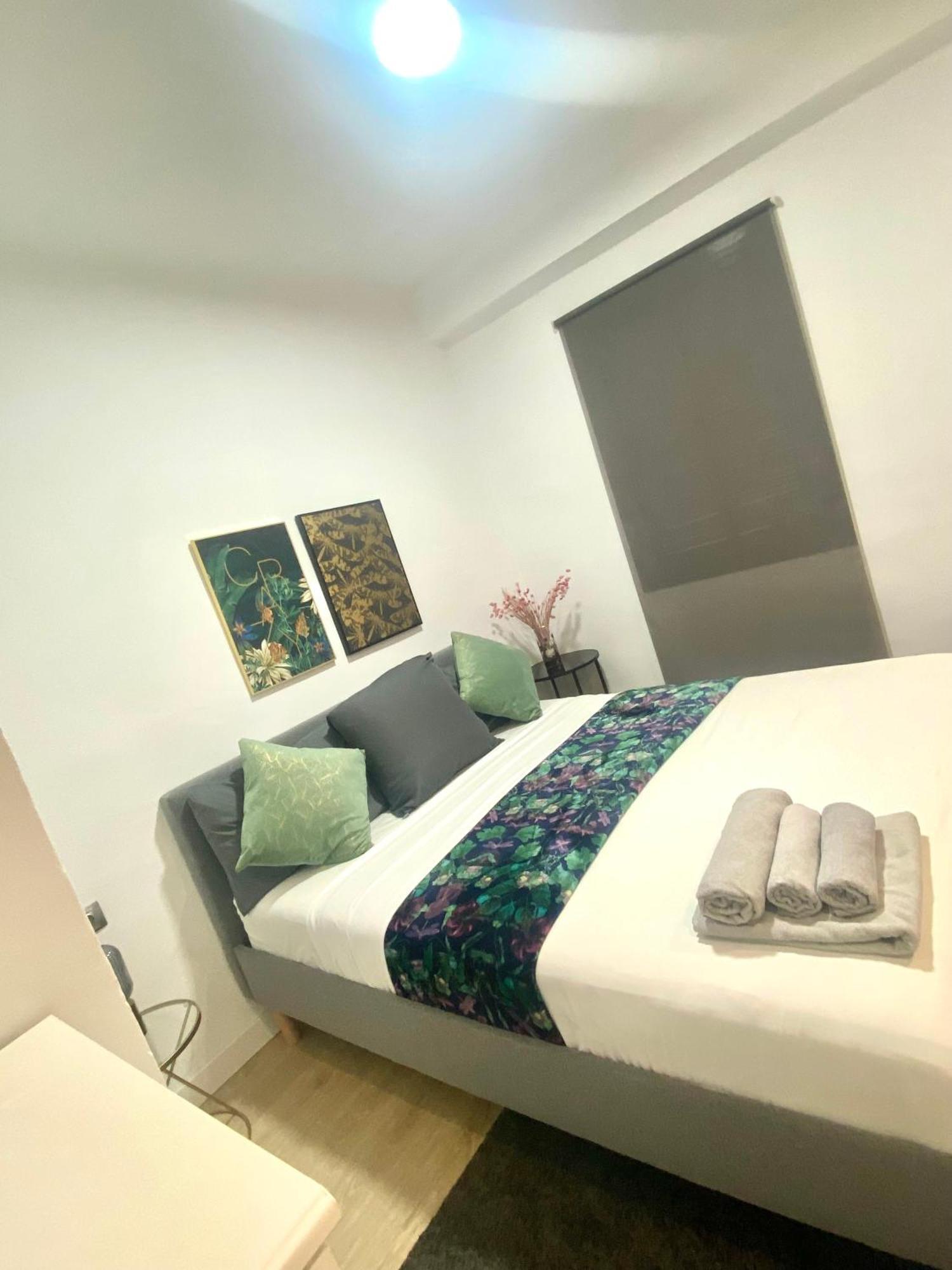 Barcelona Chic Apartments- Free Parking - 10 Min From Bcn City Centre By Metro Exteriér fotografie